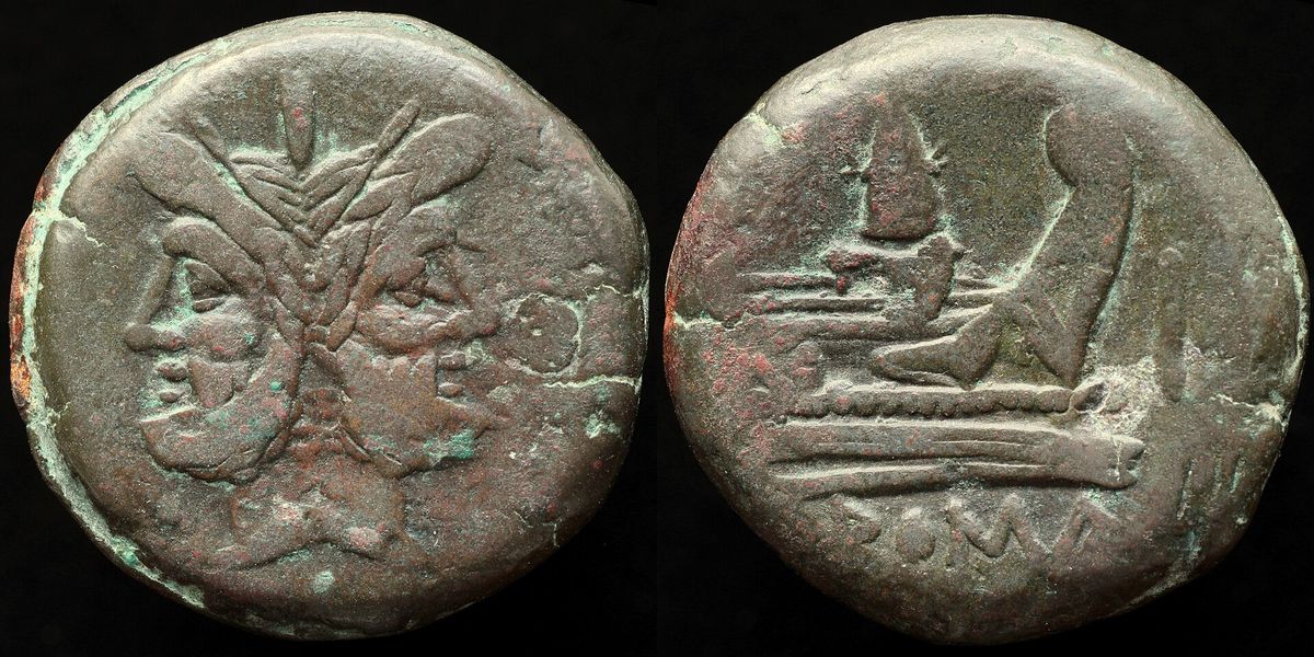 Römische Bronzemünze, ein As, mit dem Doppelkopf des Janus auf der Vorderseite