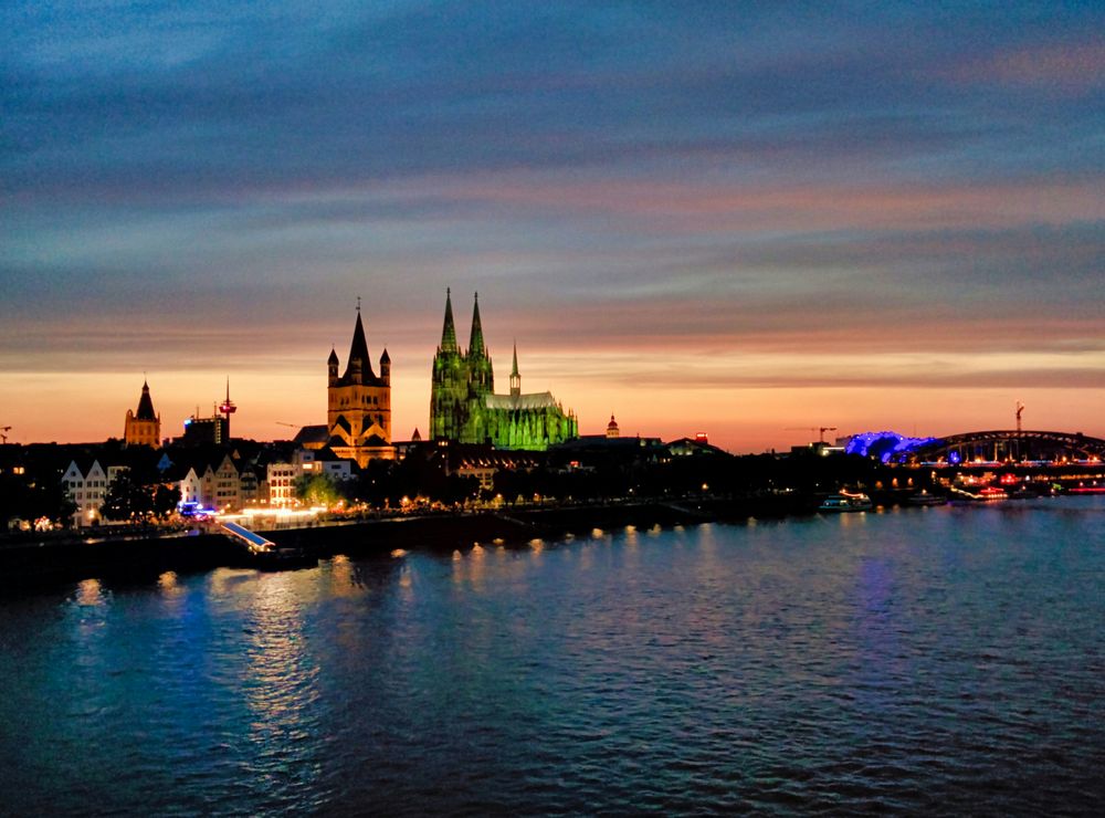 Silvester 2025 in Hamburg – 4 Tage im Holiday Inn City Nord mit Hafen-Schifffahrt & Gala