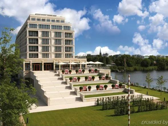 ATLANTIC Hotel Wilhelmshaven image 1
