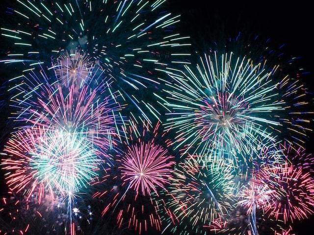 Schlossberg in Freiburg: Feuerwerk über den Dächern der Stadt