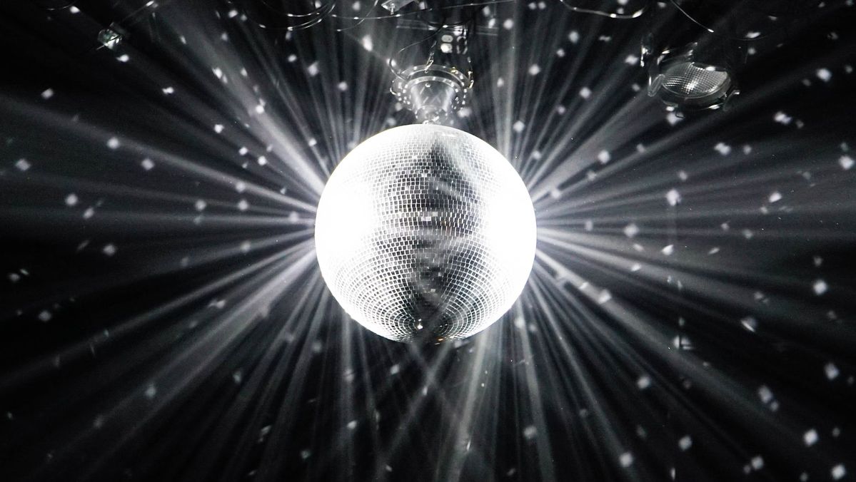 Kaminers Silvester 2024: Jahresendklassiker & Disco-Tanzmusik im academixer