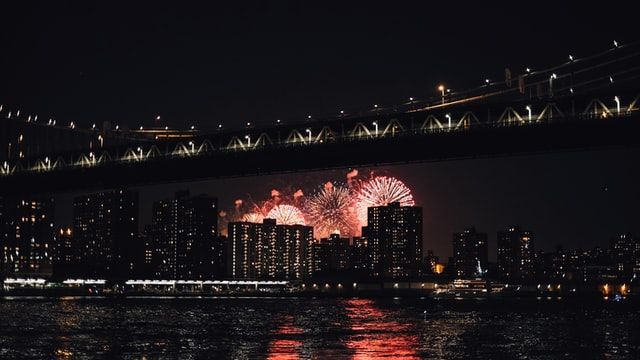 Feuerwerkskreuzfahrt durch New York City
