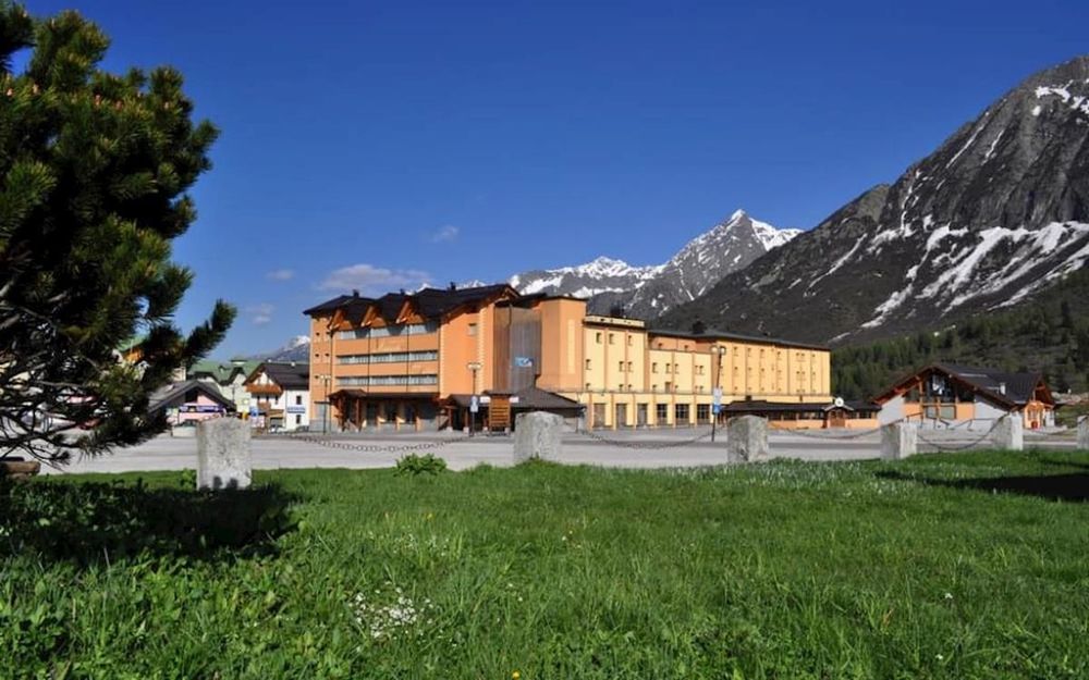 Skireise zum Jahreswechsel 2026/27 im Hotel Miramonti in Passo Tonale