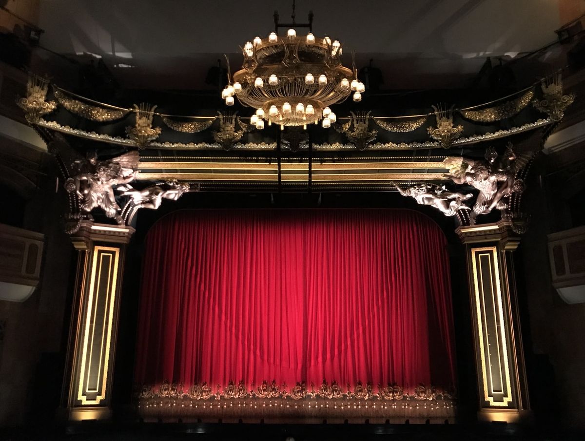 GOP Silvester Gala Im Theater