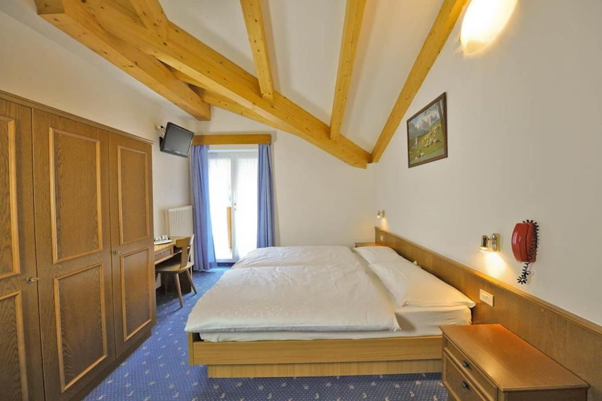 Hotel Cristallo image 2