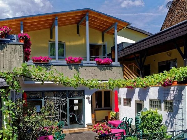 Silvester 2025 an der Mosel – Feiern, Genießen & Tanzen im Moselstern Hotel Zum Guten Onkel