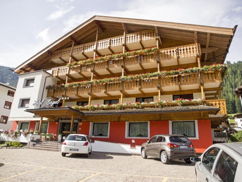 Skireise zum Jahreswechsel 2026/27 nach Canazei – Hotel Engel
