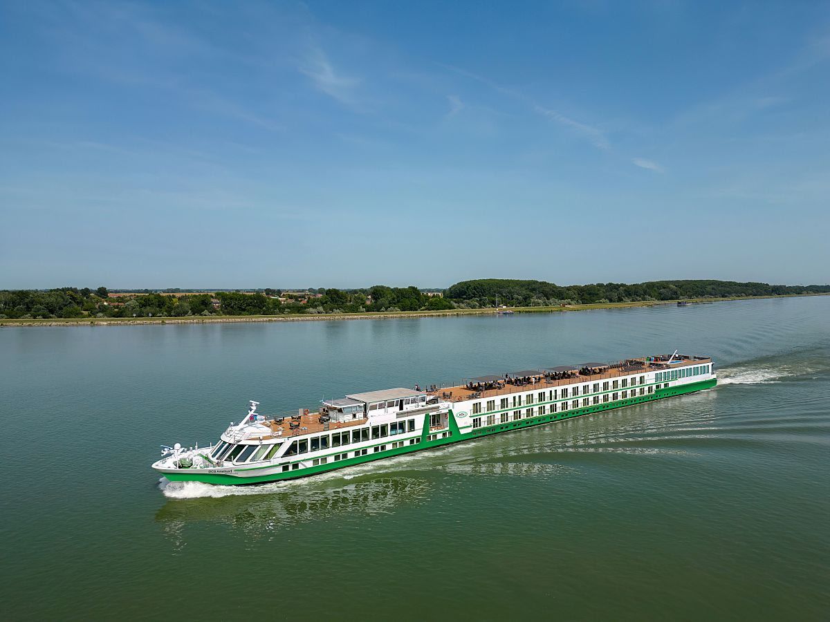 Silvester auf der Donau 2027/28: Flusskreuzfahrt ab Passau mit der DCS Amethyst 1