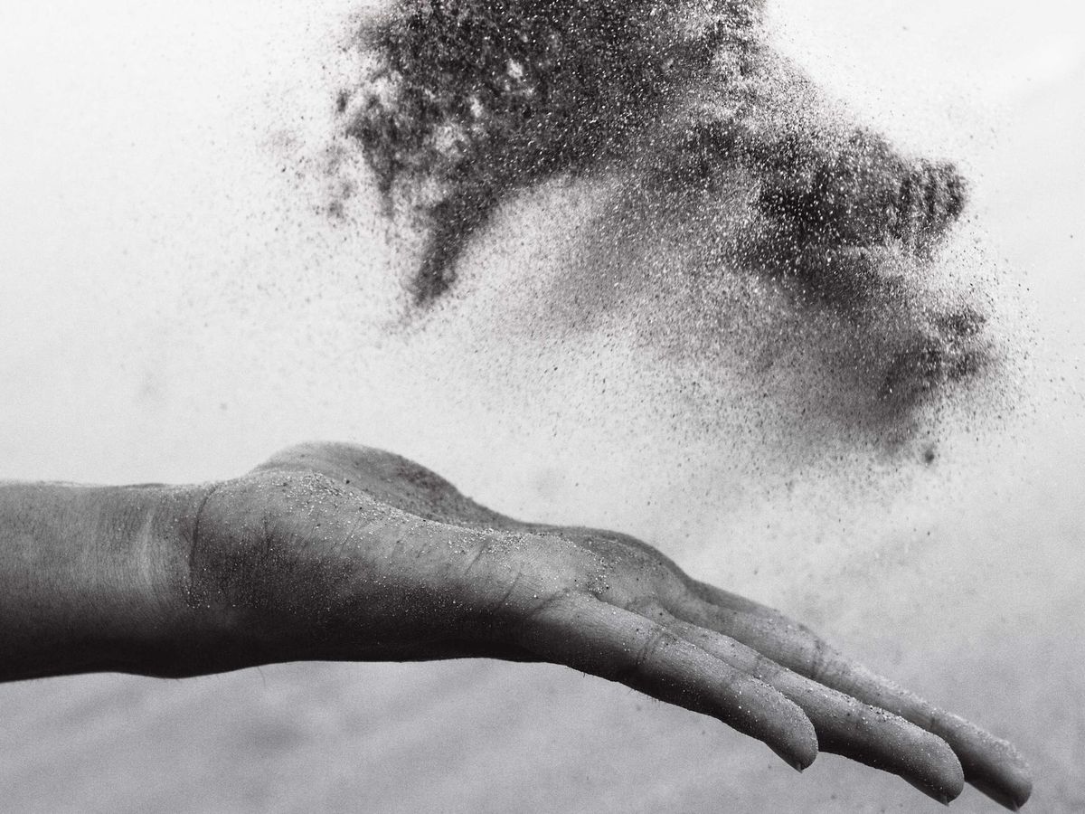 Sandtheater Dresden: Atemlos - deutsche Hits in Sand gemalt