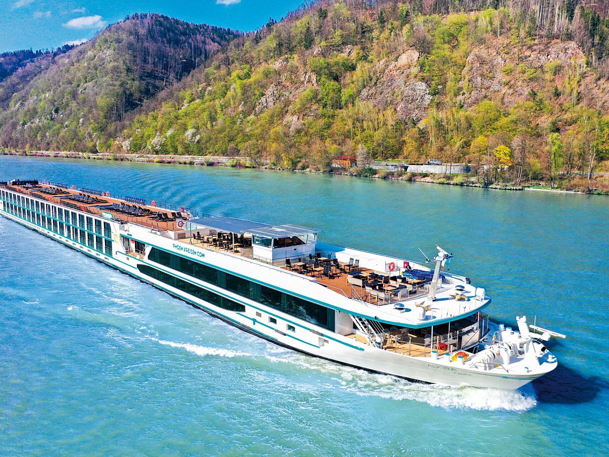 Weihnachten und Silvester auf der Donau 2027/28: Flusskreuzfahrt ab Passau mit der Adora