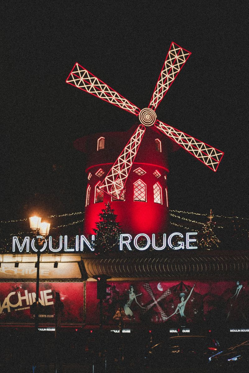 Silvester im Moulin Rouge in Paris