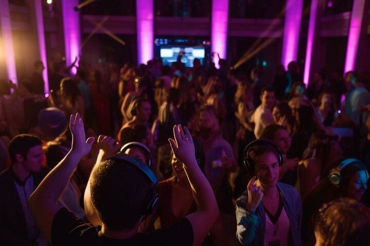 Silvester-Silent-Disco 2023 in der Banking Hall in London