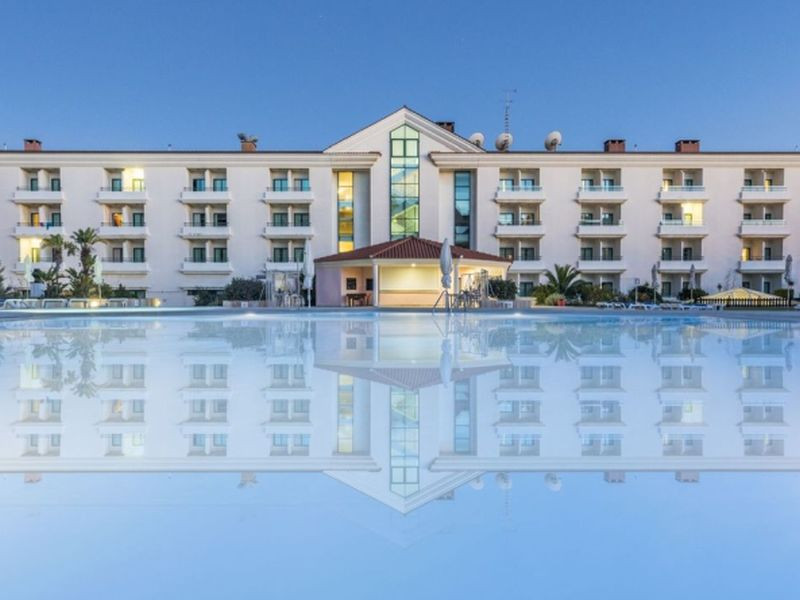 Riviera Hotel Carcavelos image 1