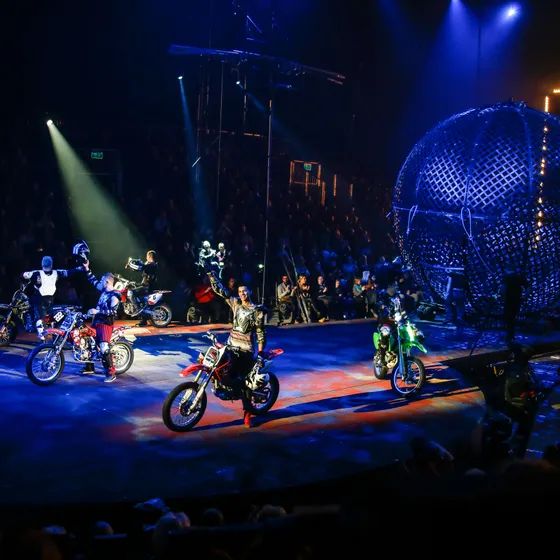 Atemlos – X-Mas Circus Halle 2025/26: Silvestergala voller Magie, Musik & Akrobatik