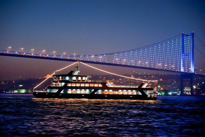 Bosporus-Schiff (Anlegestelle Kabataş) image 2