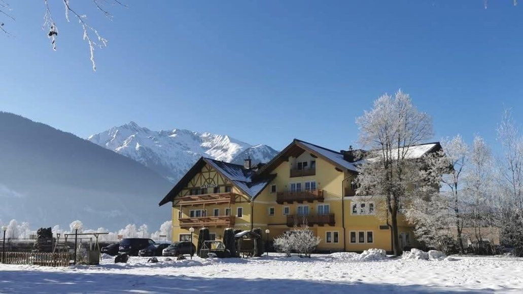 Hotel & Gasthof Schweizerhaus image 1