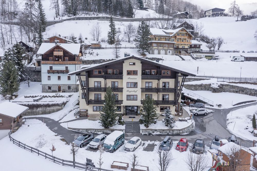 Silvesterurlaub im Schnee 2026/27 in Heiligenblut – Pension Trojerhof