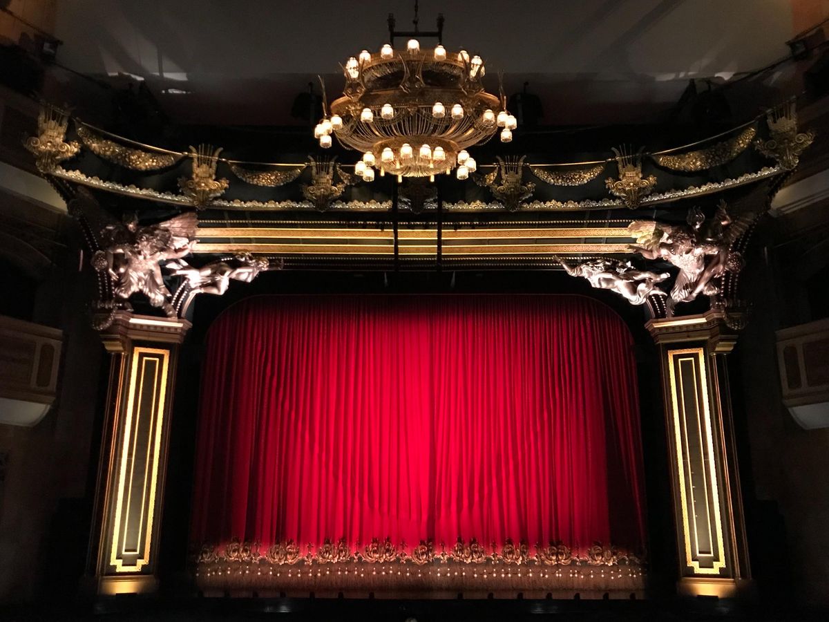 "Eine schrecklich amüsante Silvesterkreuzfahrt" im Schauspielhaus Bochum 