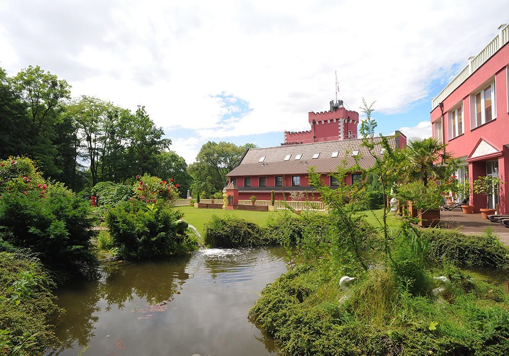 The Lakeside- Burghotel zu Strausberg image 1