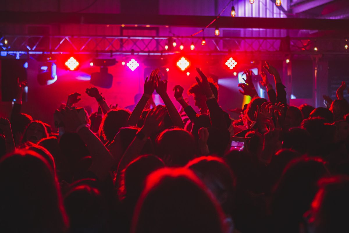 TAKE ME OUT! - die Indie-Silvesterparty mit mit DJ EAVO