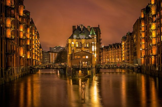 Abendliche Lichterfahrt in Hamburg