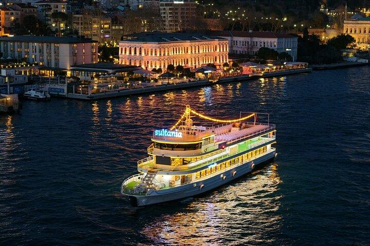 Bosporus-Schiff (Anlegestelle Kabataş) image 1
