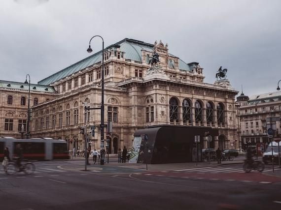 Die Fledermaus von Johann Strauß an Silvester 2022/23 in der Wiener Staatsoper