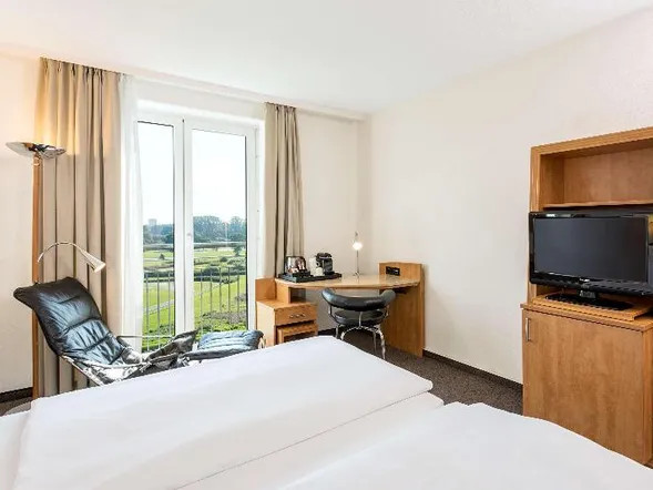 Hotel NH Hamburg Horner Rennbahn image 2