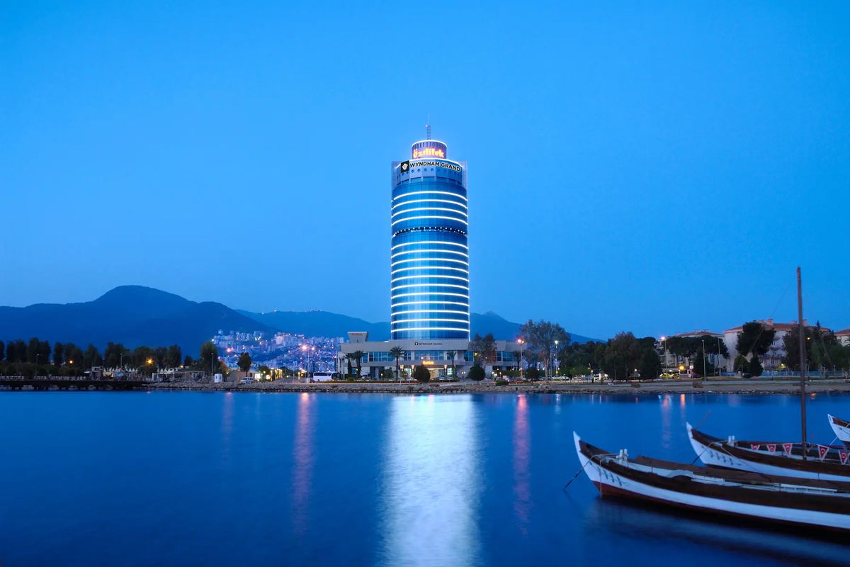 Wyndham Grand Izmir Özdilek Thermal & Spa image 1