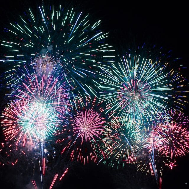 Großes Feuerwerk auf dem Rathausplatz