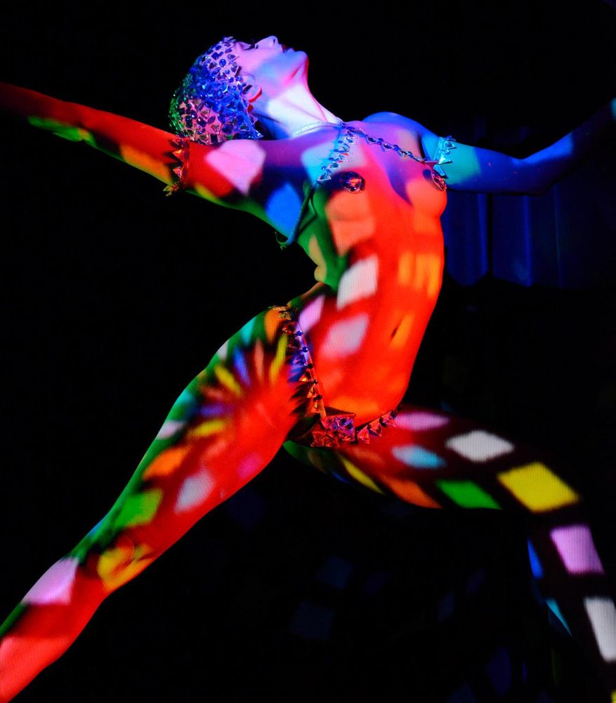 Crazy Horse Paris image 2