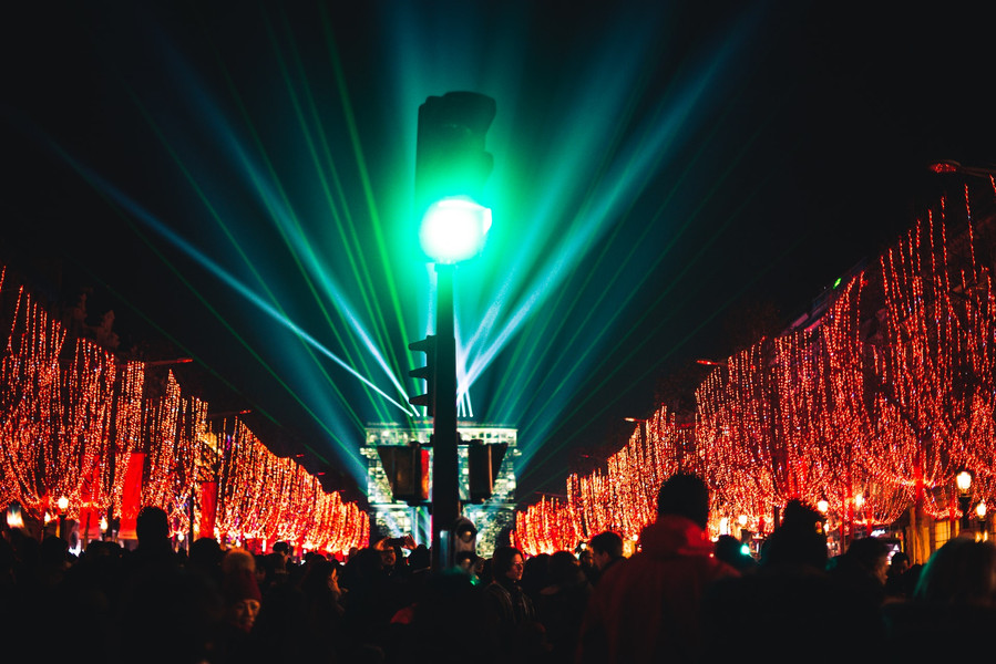 Silvesterveranstaltung: Große Silvesterparty mit Feuerwerk am Arc de Triomphe und Champs-Elysées