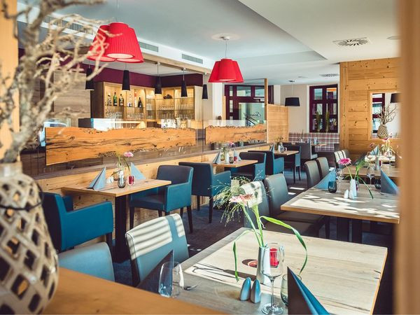 Silvester 2025/26 für stille Genießer – 4 Nächte im Parkhotel Neustadt mit Wellness & Galamenü