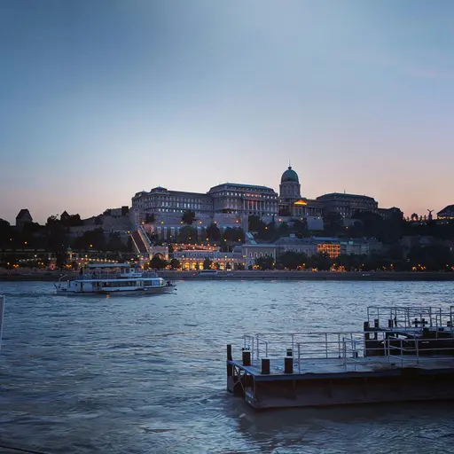 Elegantes Fine Dining Restaurant in Budapest mit Donau-Blick