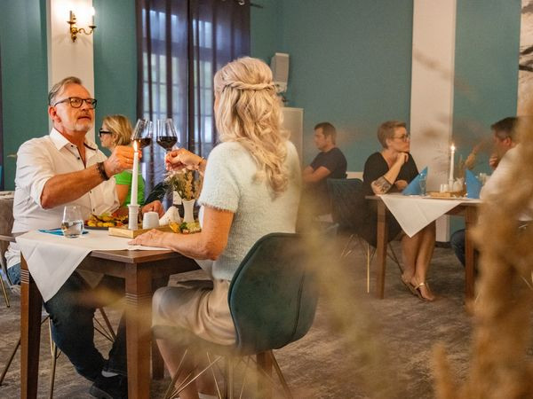 Happy New Year im Seehotel Großräschen – 4 Tage Silvesterreise mit Party, Buffet & Fackelwanderung