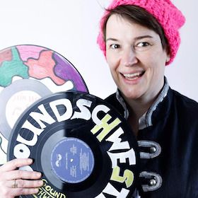 Flyer der Silvesterveranstaltung: Silvesterparty mit DJ Soundschwester – Tanz ins neue Jahr!