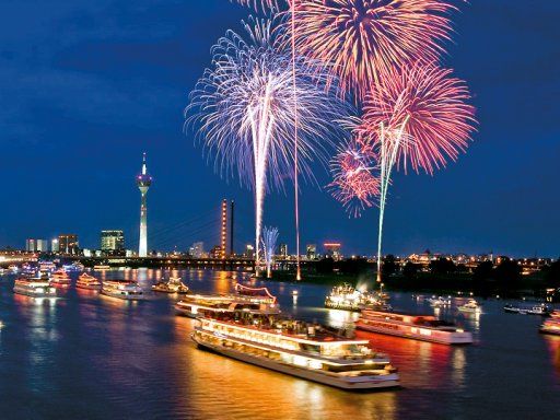 Flyer der Silvesterveranstaltung: Silvester 2024 in Düsseldorf mit Silvester-Schiffsparty und Übernachtung im NH Düsseldorf City