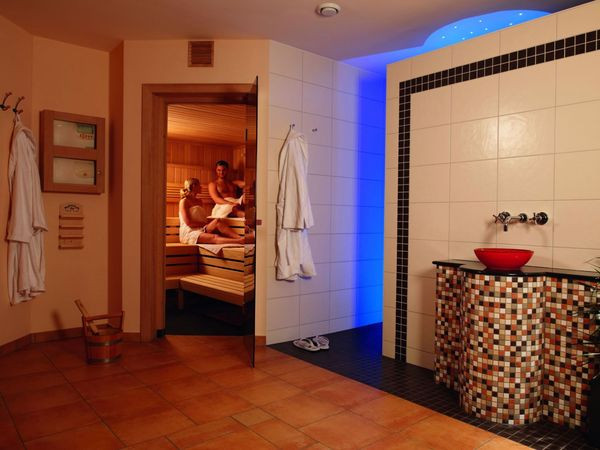 Silvester 2025/26 für stille Genießer – 4 Nächte im Parkhotel Neustadt mit Wellness & Galamenü