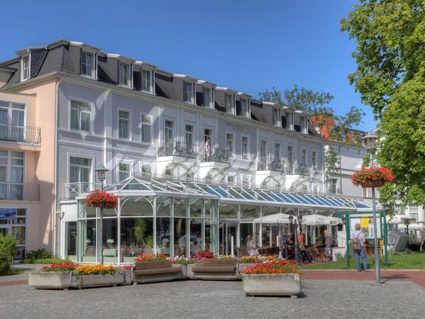 Flyer der Silvesterveranstaltung: Silvester auf Usedom – Festliche Tage im SEETELHOTEL Pommerscher Hof