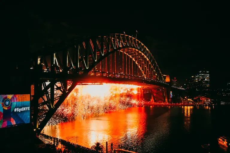 Sydney, Harbour Bridge mti Feuerwerk, Australien
