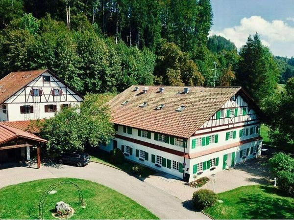 Silvester im Allgäu 2025/2026: Festlicher Jahreswechsel im Hotel Allgäu Residenz mit Feuerwerk & Live-Musik