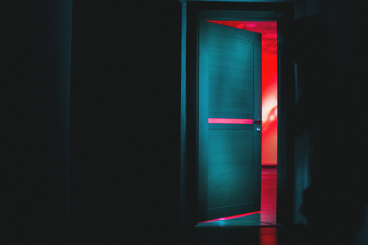 Silvesterveranstaltung: "Die Tür nebenan" - eine Romantik-Komödie von Fabrice Roger-Lacan
