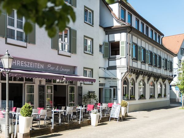 Flyer der Silvesterveranstaltung: Silvesterurlaub in Bad Urach – 8 Tage im Flair Hotel Vier Jahreszeiten inkl. Silvesterbuffet, DJ & AlbTherme | Schwäbische Alb