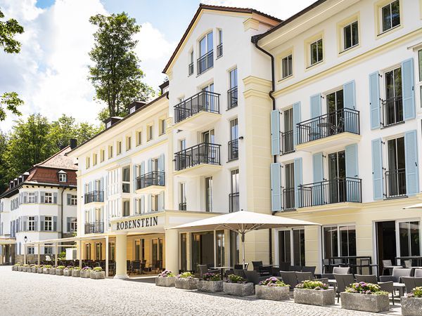 Flyer der Silvesterveranstaltung: Silvester 2025 im Bayerischen Wald: 4-tägiger Genussurlaub mit Gala im Robenstein Aktivhotel & SPA