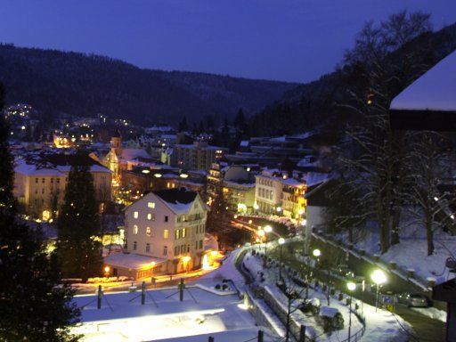 Flyer der Silvesterveranstaltung: Silvesterreise Schwarzwald 2024/25 – Wellness, Infinity-Pool & Silvester-Party im Hotel Rothfuß