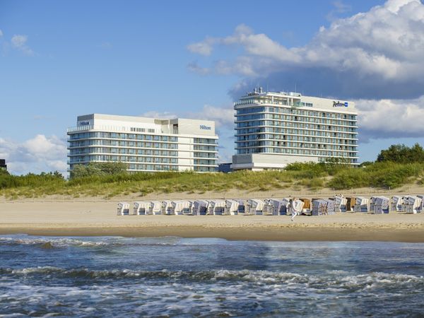 Flyer der Silvesterveranstaltung: Silvester 2024 in Swinemünde für 6 Tage im Hilton Resort & Spa an der Ostsee