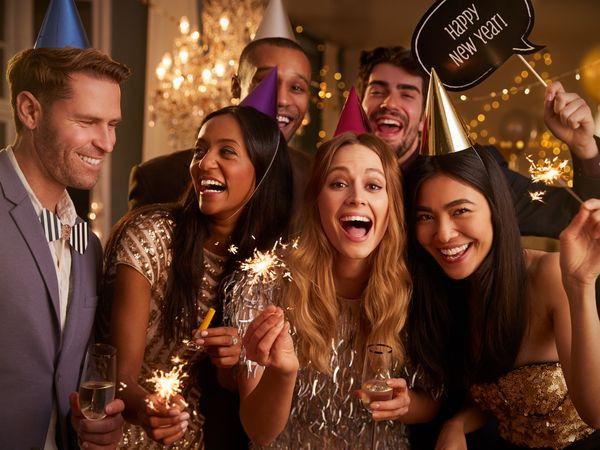 Silvesterparty im Mövenpick Hotel Hamburg – DJ, Mitternachts-Secco & Übernachtung im historischen Wasserturm