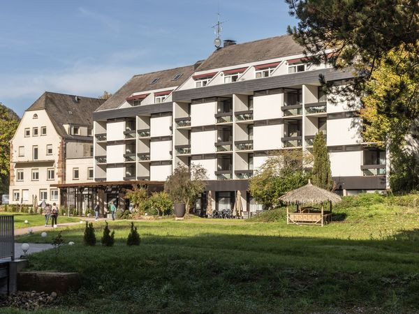 Silvester in der Pfalz 2025/2026: Festlicher Jahreswechsel im Hotel Luisenpark Bad Bergzabern