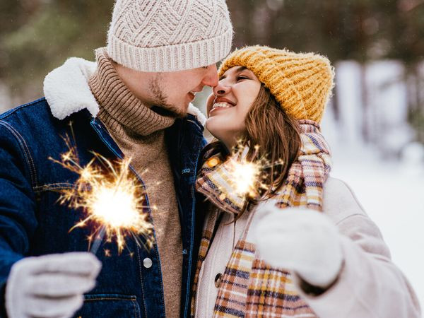 Flyer der Silvesterveranstaltung: Stilles Silvester 2024/2025 im Schwarzwald – Vegan genießen im Holzschuh's Schwarzwaldhotel