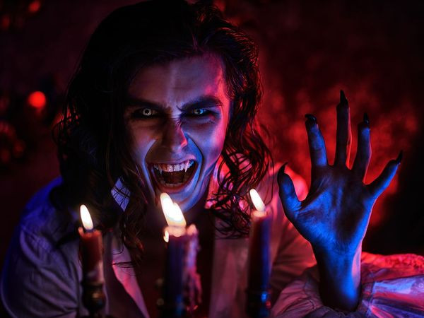 Silvester 2025/2026 im Erzgebirge | 6 Tage Silvesterurlaub mit Vampir-Mottoparty in Seiffen